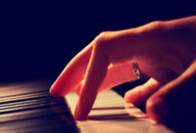 拒绝加时！卢卡库抗住防守球员抽射破门，本场比赛已完成双响.